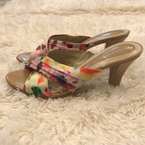 Naturalizer N5 Comfort heel. Colorful floral print. Size 7. - Picture 4 of 9
